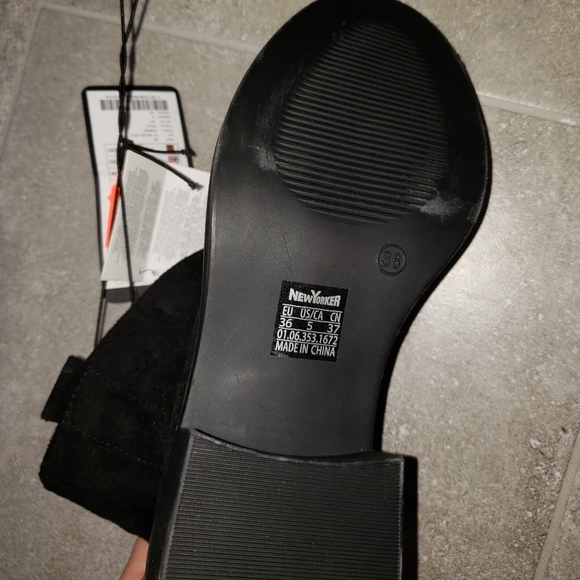 NWT Black Suede Boots Size 6 - Picture 3 of 4